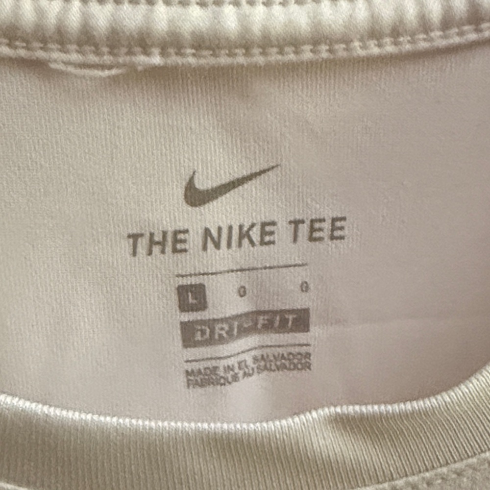 Basic Nike tee - Picture 2 of 2